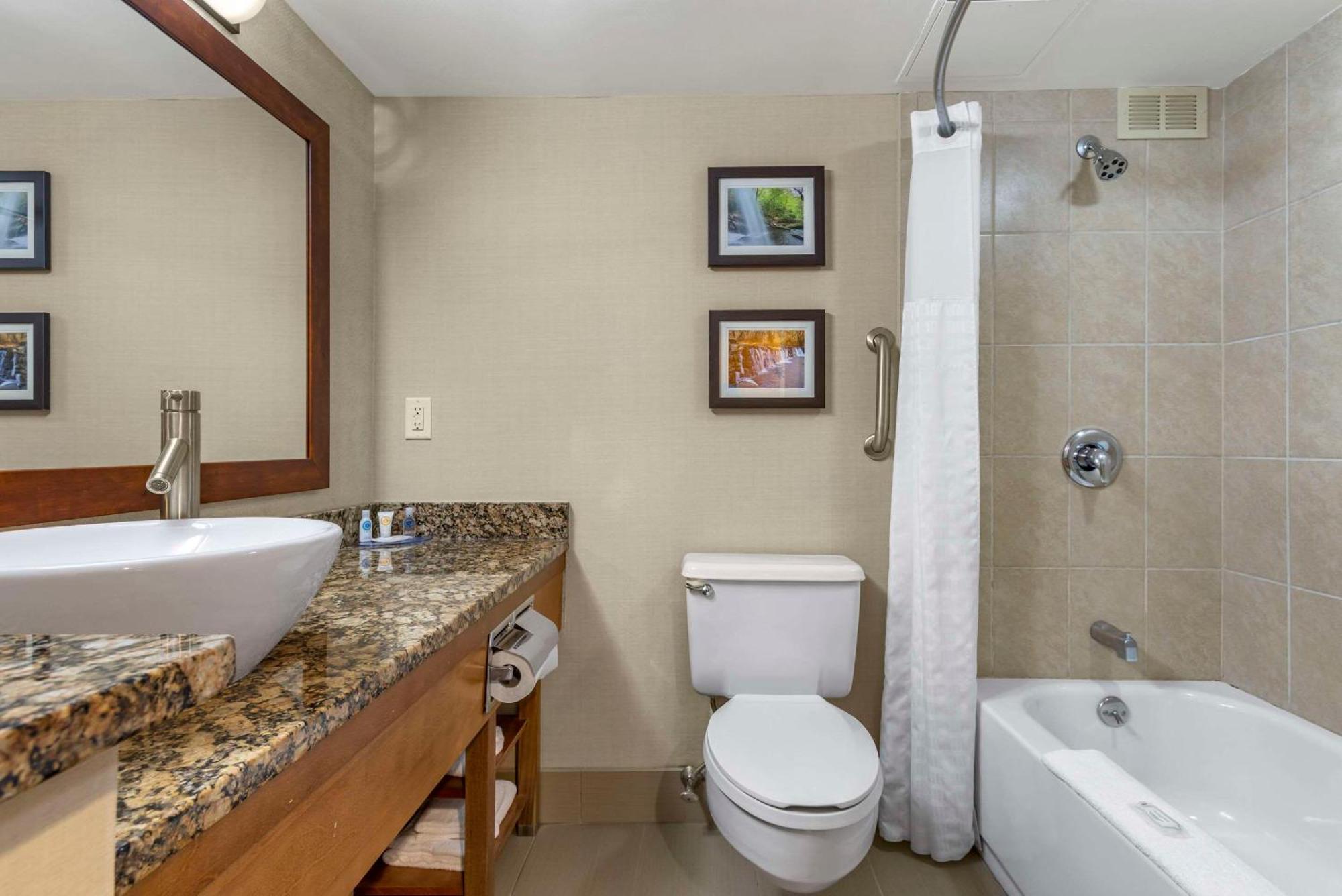 Comfort Inn & Suites Glen Mills - West Chester Ngoại thất bức ảnh