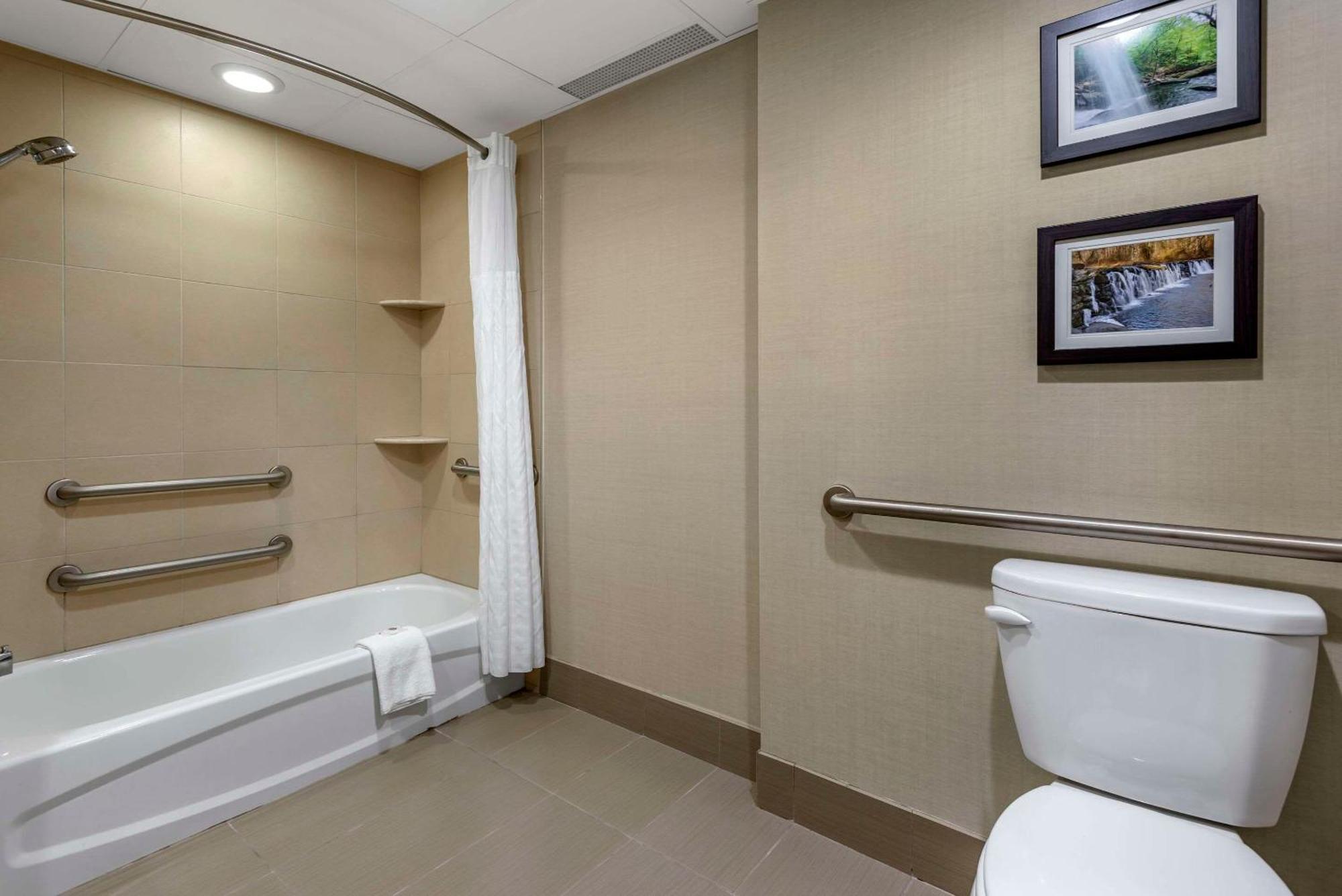 Comfort Inn & Suites Glen Mills - West Chester Ngoại thất bức ảnh